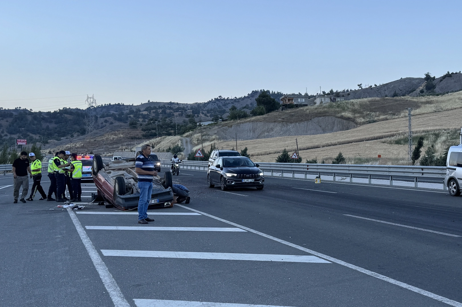 Kahramanmaraş'ta devrilen otomobilde 4 kişi yaralandı