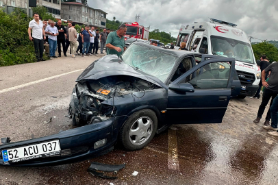 Ordu'da iki otomobil çarpıştı: 5 yaralı