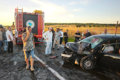 Tekirdağ'da ticari araç ile otomobilin çarpıştığı kazada 3 kişi yaralandı