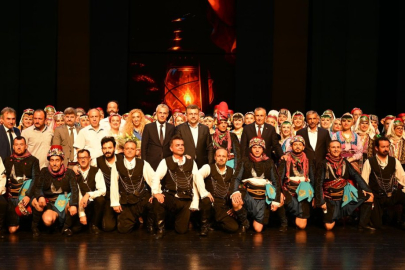 Bursa Maarif Halk Dansları Topluluğu'ndan göz dolduran yıl sonu gösterisi