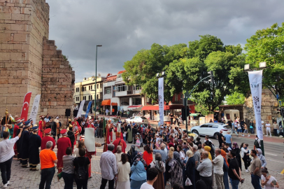 Bursa'nın fethinin 700. yılında mehter sesleri Saltanat Kapı'dan yükseldi