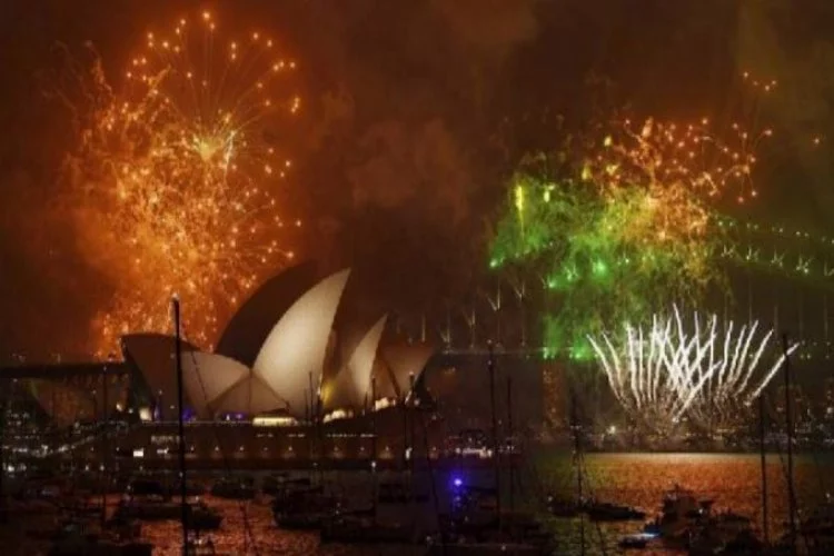 Avustralya yeni yıl gösterilerinde eşcinsel evlilik yasasının kabulünü kutladı