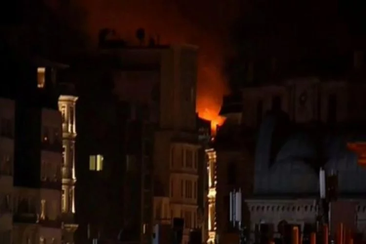 Taksim'de korkutan yangın!