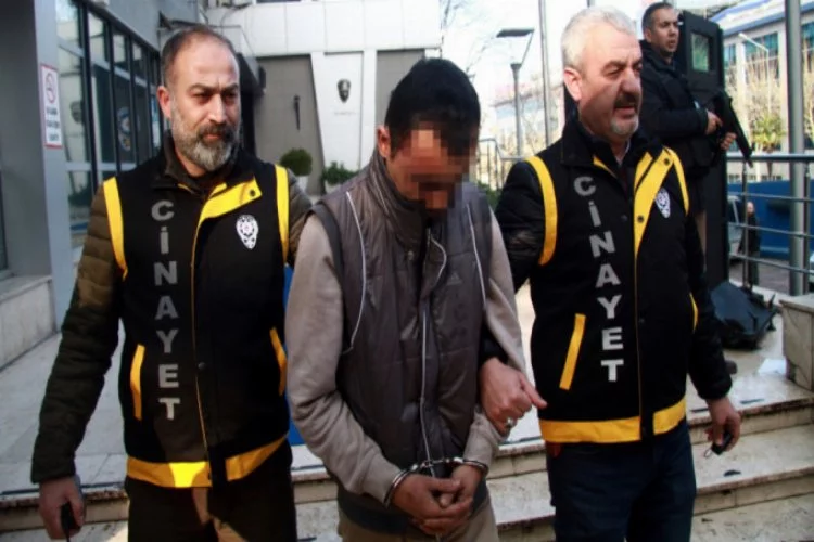 Bursa'da polisi yaralayan iki zanlı adliyeye sevk edildi