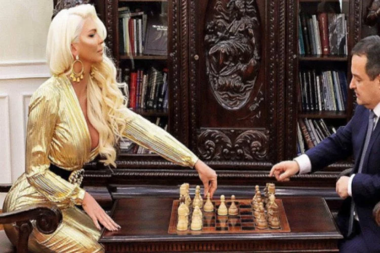 Jelena Karleusa şah, bakan mat