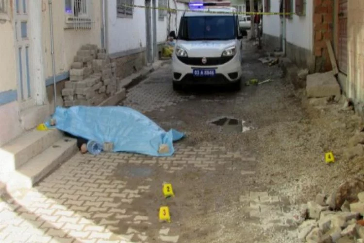 Esrarengiz cinayet! Evine 50 metre kala öldürüldü