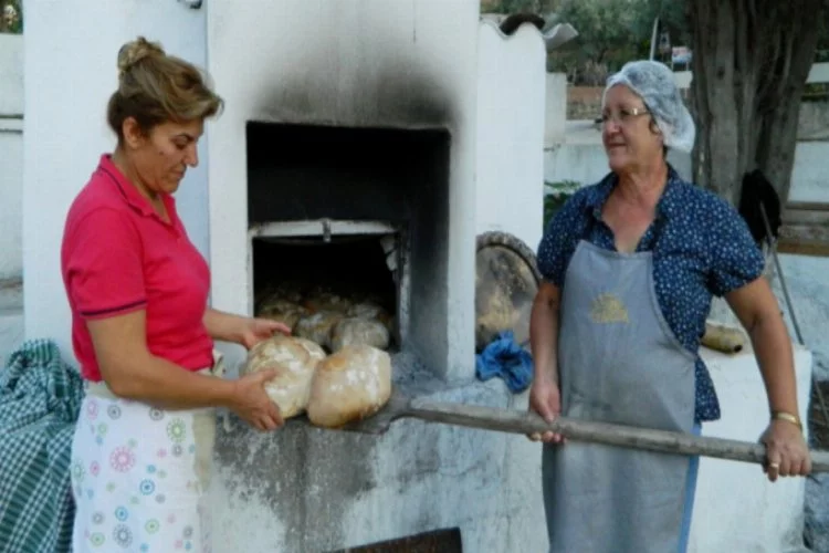 Bursalı kadınlardan 'organik' köy ekmeği
