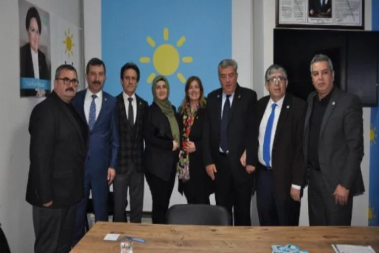 Bursa'da MHP'den istifa eden 5 meclis üyesi İYİ Parti'ye katıldı