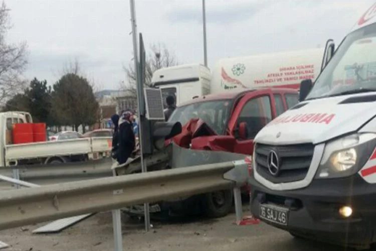 Bursa İstanbul yolunu kilitleyen kaza!