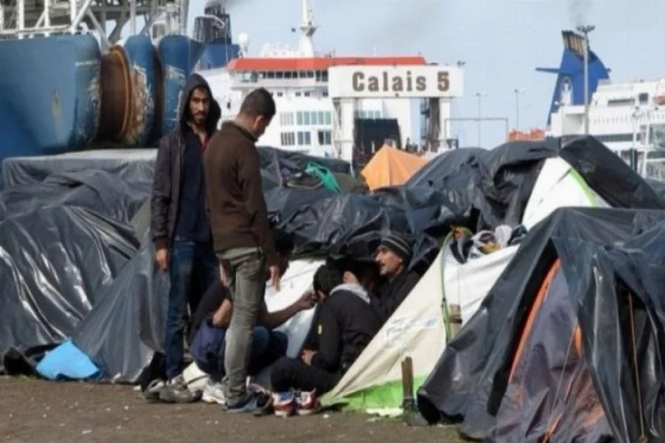 Fransa göçmen kampında şiddetli çatışma yaşandı