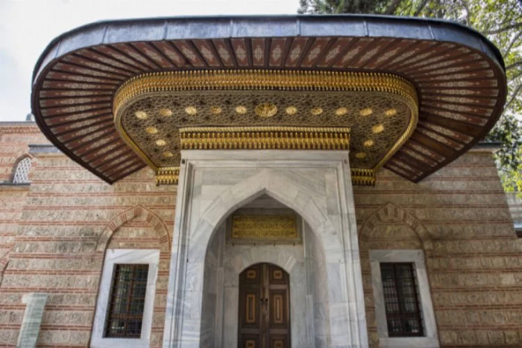 Bursa'da Sultan II. Murad Han dualarla anıldı
