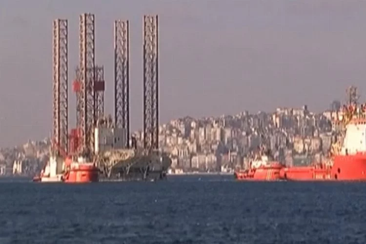 Dev petrol platformu yeniden İstanbul Boğazı'nda