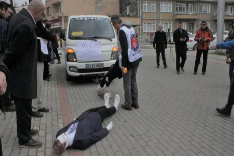 Bursa'da sendikacılardan mankenli protesto!