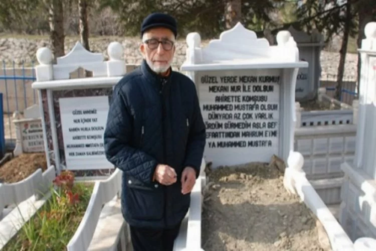 37 yıldır kendi mezarını ziyaret ediyor