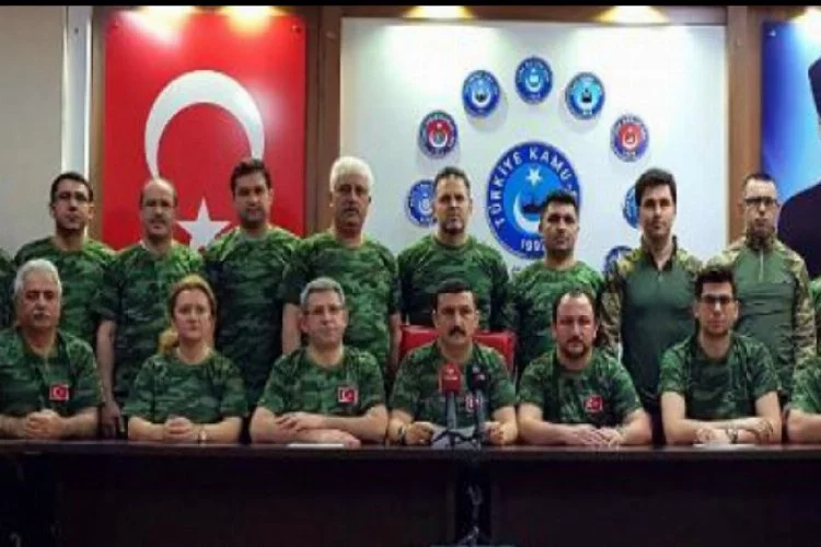 Bursa'da Türk Eğitim-Sen'den askeri kıyafetli basın açıklaması