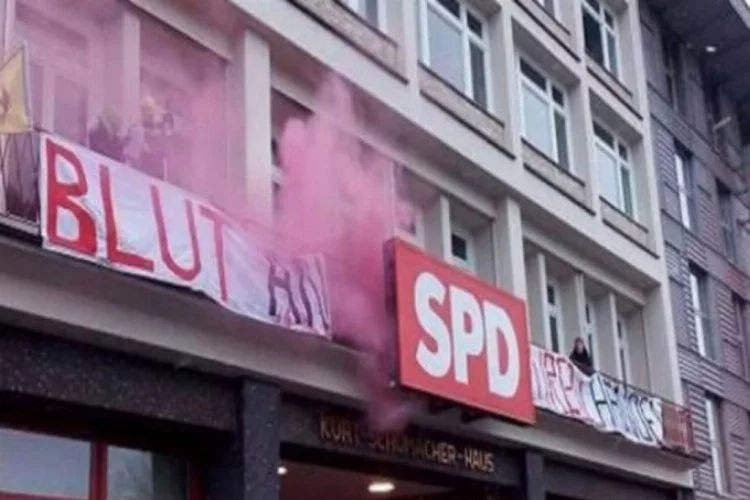 Hamburg'da SPD binası PKK yandaşları tarafından ele geçirildi