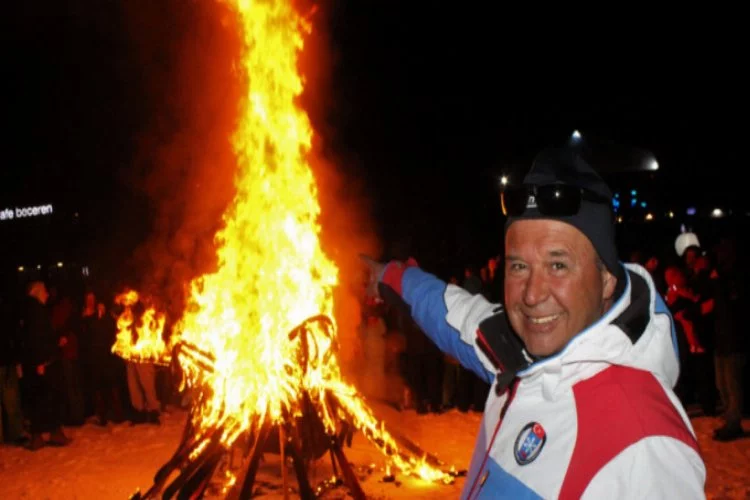 Bursa'da federasyona kızan kayak hocaları kayak takımı yaktı