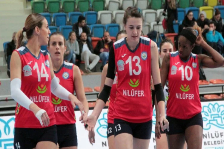 Nilüfer Belediyespor, Kameroğlu Beylikdüzü Voleybol İhtisas'ı 3-2 yendi.