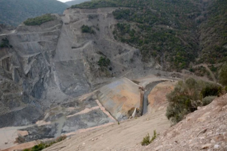 Bursa'da yapımı süren baraja zemin engeli
