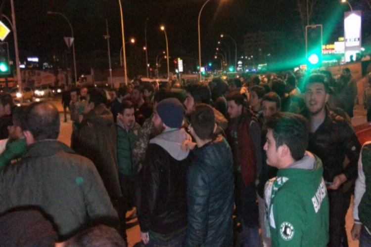 Bursaspor taraftarından yönetime protesto