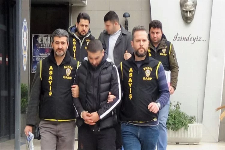 Bursa'da bir haftada 3 benzinliği soyan soyguncular adliyeye sevk edildi