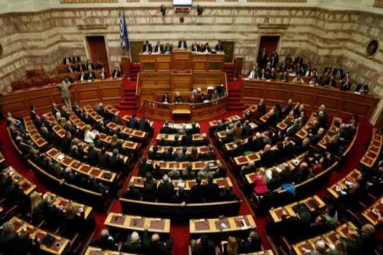 Yunan Parlamentosu'nda Türk vekile çirkin saldırı