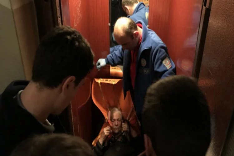 Bursa'da asansöre sığmayan kadın için seferber oldular