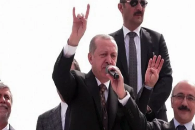 Erdoğan bozkurt işaretiyle selamladı