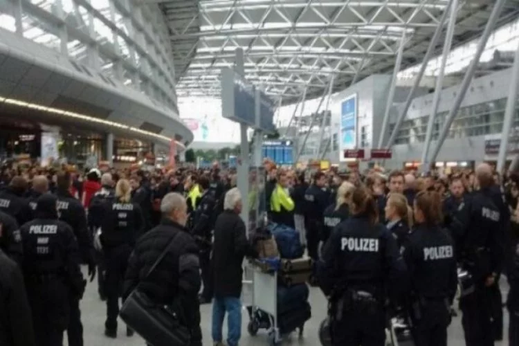 Düsseldorf Havalimanı'nda PKK yandaşları Türklere saldırı