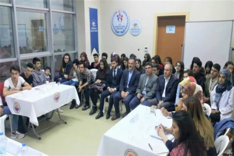Bursa'da münazara yarışmasına yoğun ilgi