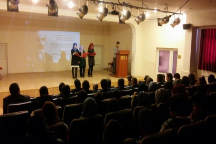 Bursa'da öğrenciler İstiklal Marşı'nın kubülünü kutladı