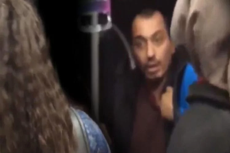 İki genç öpüştü metrobüs karıştı
