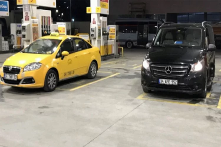 Sarı taksi-UBER kavgası bitmek bilmiyor