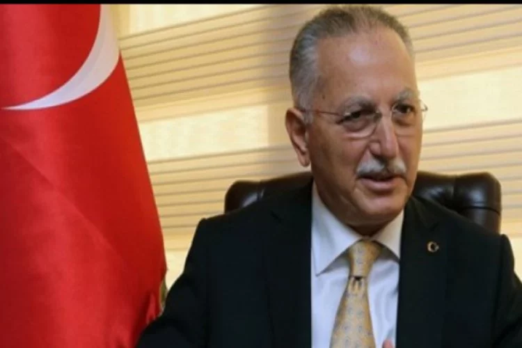 MHP Milletvekili Ekmeleddin İhsanoğlu kalp krizi geçirdi