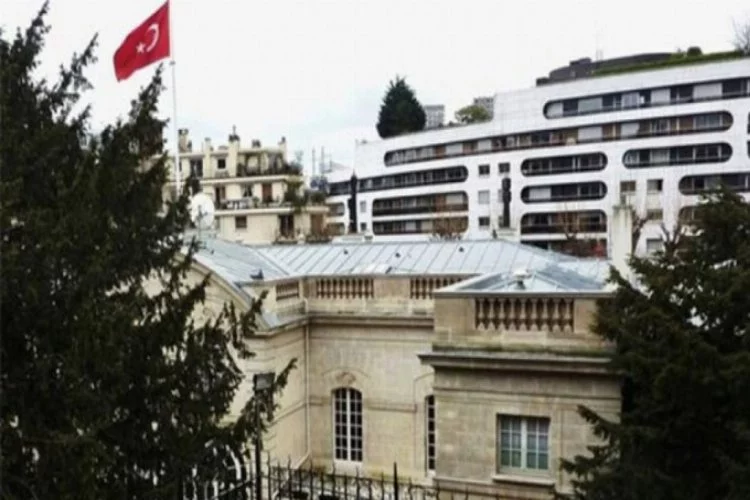 Paris Büyükelçiliği Türk vatandaşlarını uyardı!