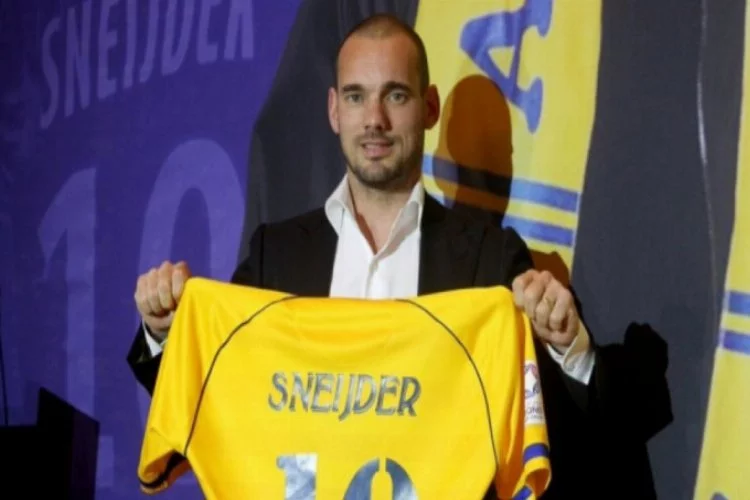 Sneijder'den açıklama "Her an dönebilirim"