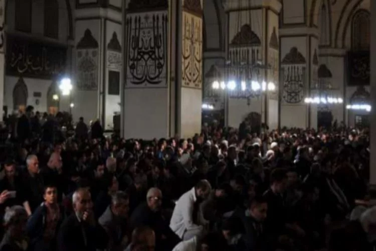 Bursalılar Regaip Kandilinde camilere akın etti