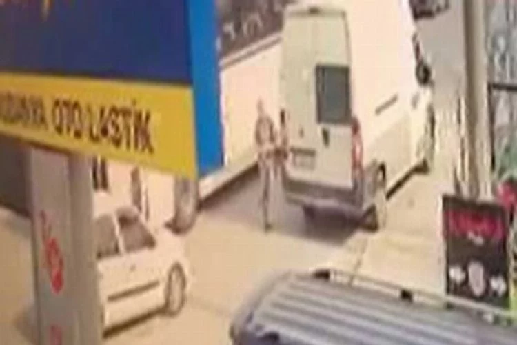 Bursa'da feci kaza! İki aracın arasında sıkıştı