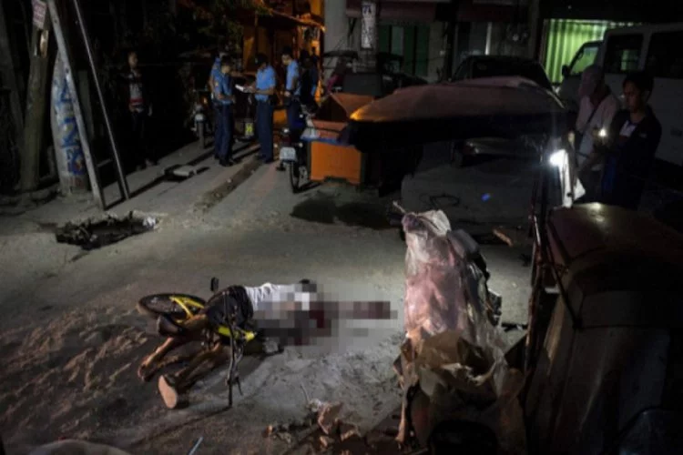 Torbacının cesedi saatlerce sokakta kaldı