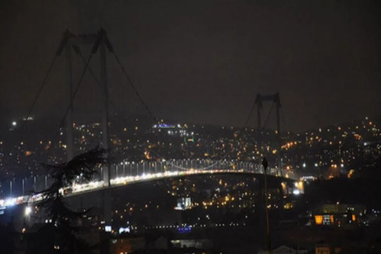 İstanbul karanlığa gömüldü!