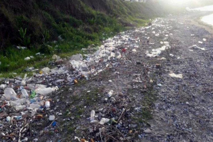 Bursa'da sahil kenarları çöp yığınına döndü!