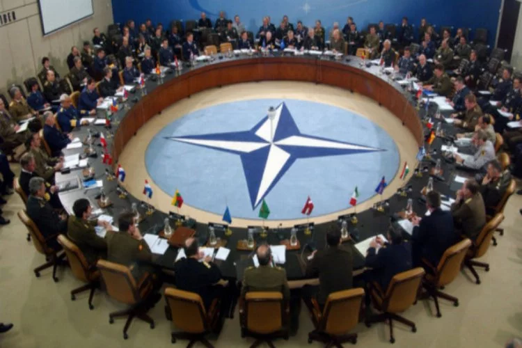 NATO Rus diplomatların akreditasyonlarını iptal etti