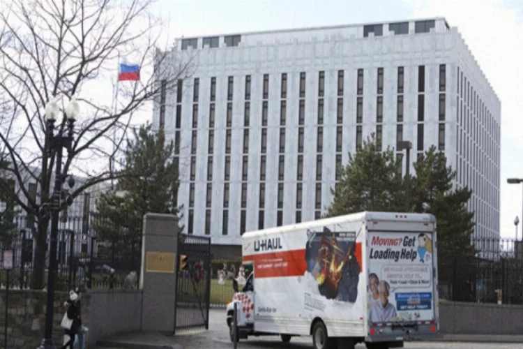 Rus diplomatlar ABD'yi terk etmeye başladı