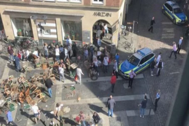 Almanya'da araç kalabalığa daldı: Ölü ve yaralılar var