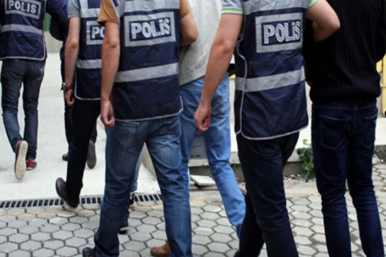 Bursa'da FETÖ talimatı ile hesap açan örgüt mensuplarına şafak baskını