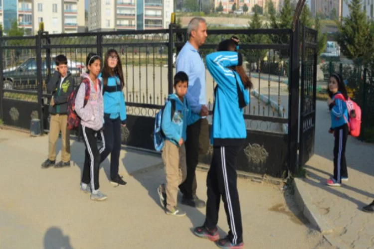 Bursa'da dehşetin yaşandığı okulda eğitim yeniden başladı