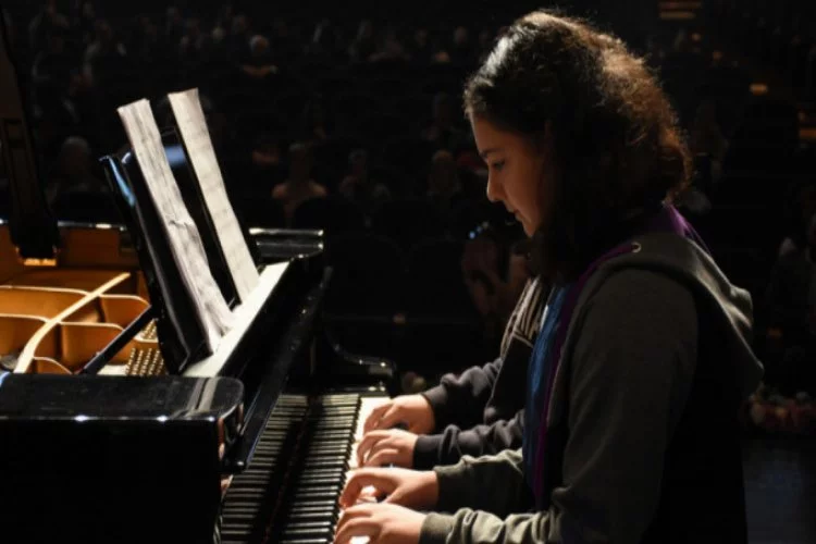 Bursa Ulusal Piyano Günleri'nde küçük piyanistler yeteneklerini sergiledi