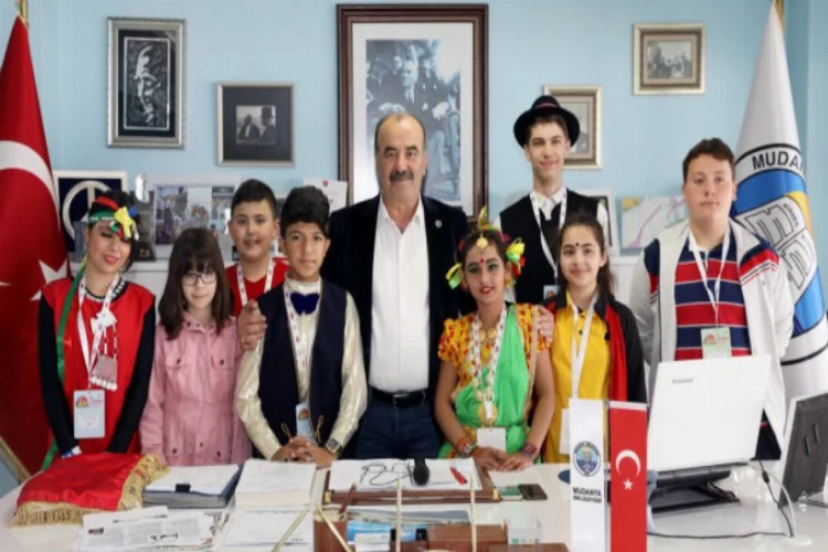 Başkan Türkyılmaz koltuğunu dünya çocuklarına bıraktı