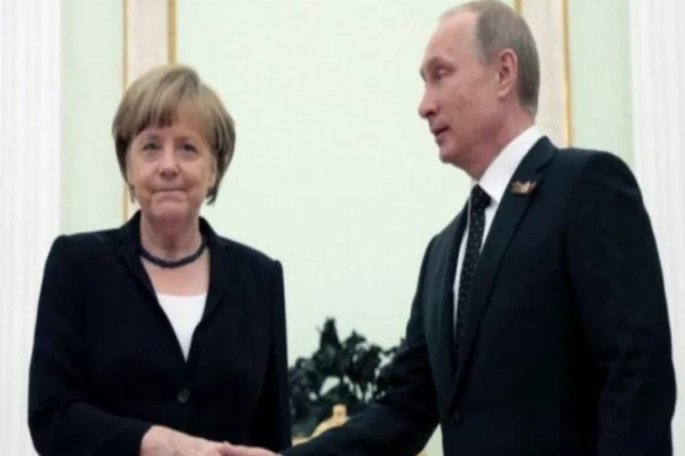 Putin ve Merkel'den Suriye görüşmesi