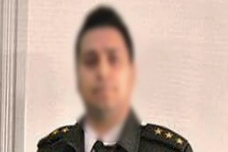 FETÖ'den açığa alınan yüzbaşı, askerlik şubesi önünde intihar etti